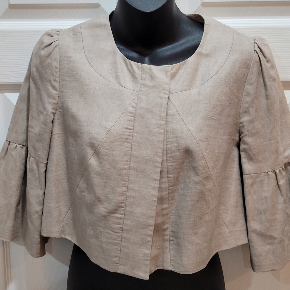 The Limited beige cropped flat front flare sleeve cotton blend cape jacket Sz S